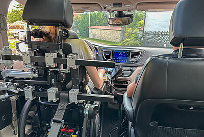 Perfectly secured on the driver's side with the electric head and backrest from Paravan GmbH