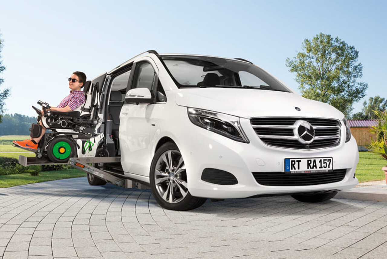 Paravan MB V-Class vehicle conversion for the disabled with barrier-free interior and cassette lift