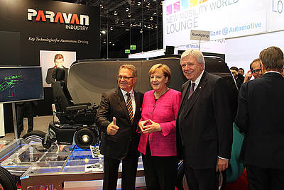 Roland Arnold und Bundeskanzlerin Merkel Treffen auf der IAA 2015