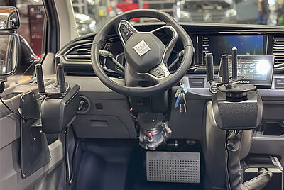 The individually customized cockpit of Philips' vehicle with touchscreen and Space Drive input devices