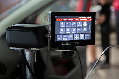Space Touch system im Kunden auto vn Marina