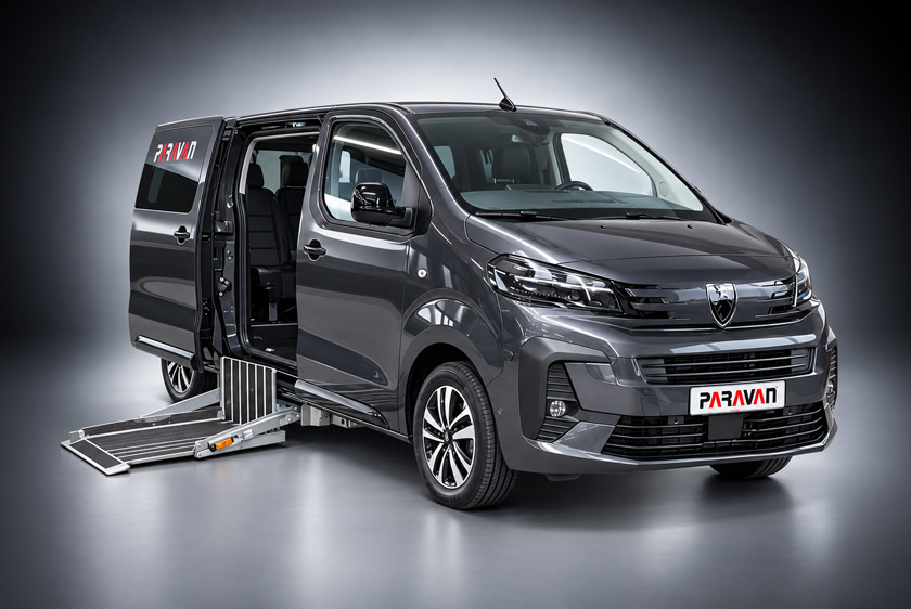 Disabled vehicle conversion Paravan Peugeot Traveller with lowered floor and cassette lift